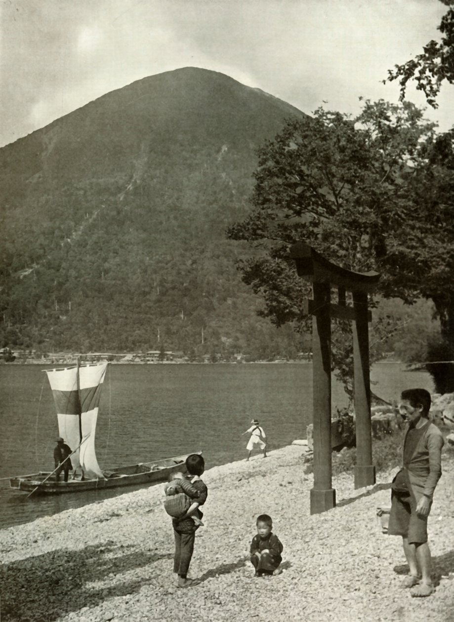 Nantai-Zan and Lake Chuzenji, 1910.  作者 赫伯特·庞廷
