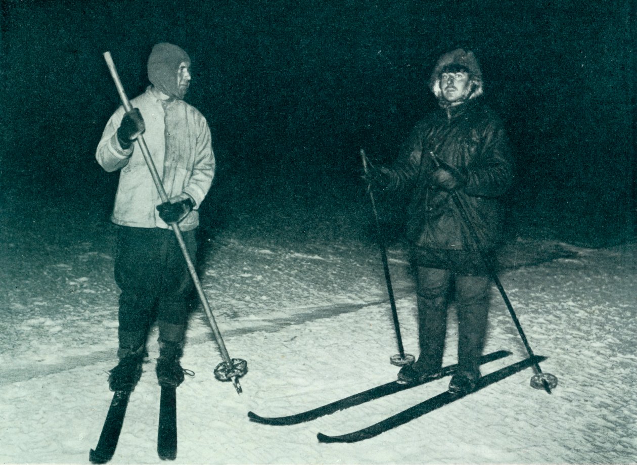 Oates and Meares在夜间滑雪表演，1913年，1913年 作者 赫伯特·庞廷