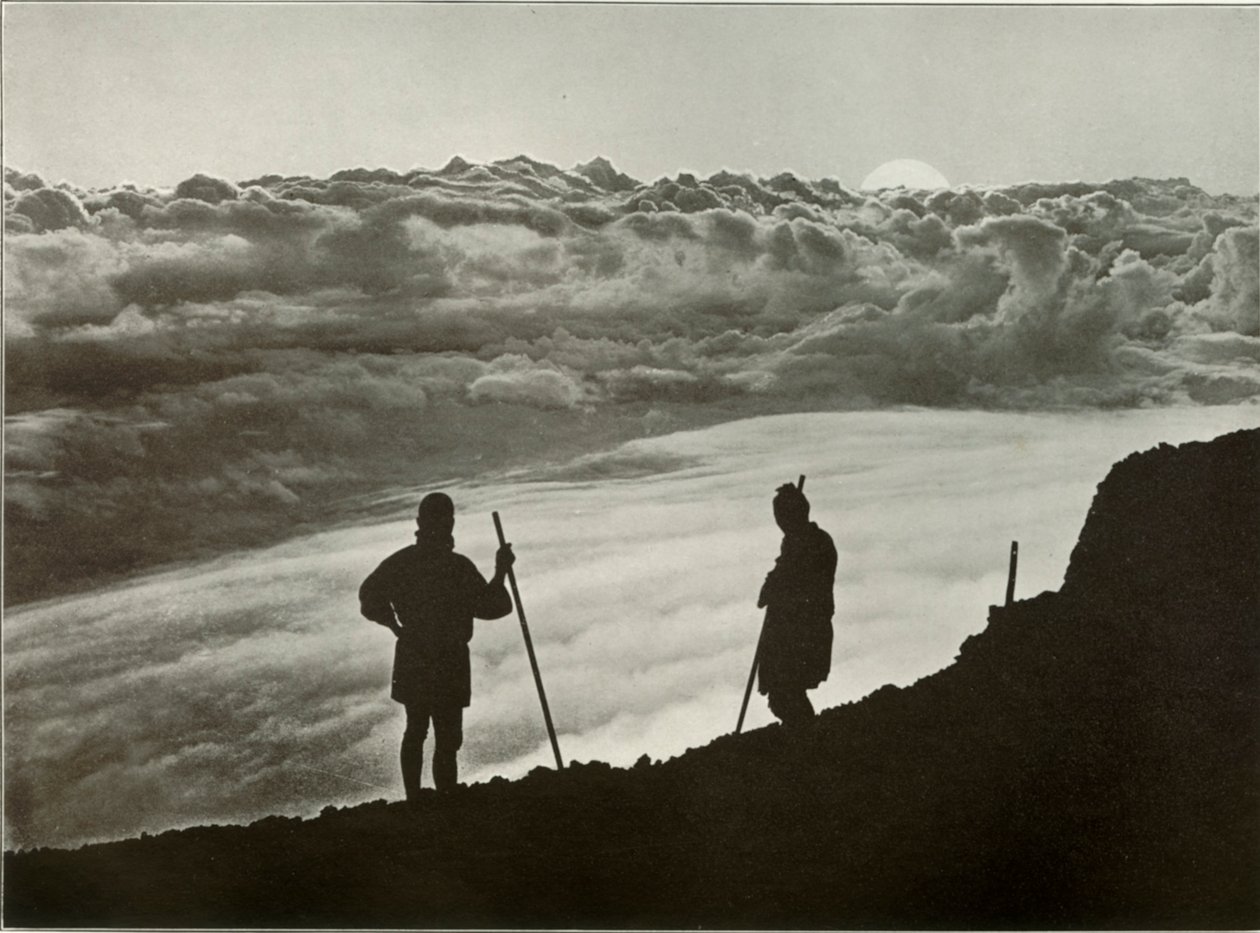 1910年富士山顶的日落。 作者 赫伯特·庞廷