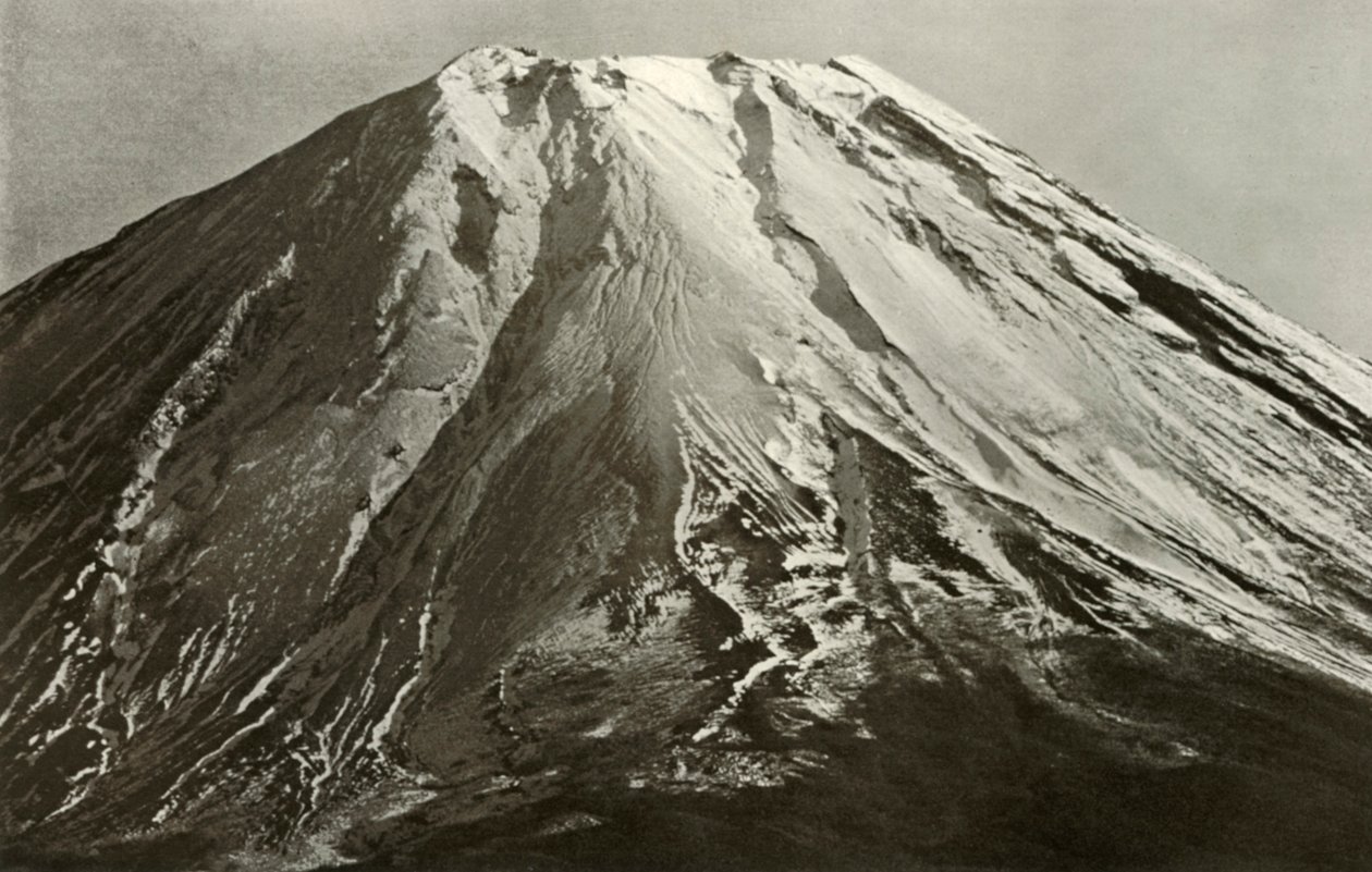 富士山顶，1910年。 作者 赫伯特·庞廷