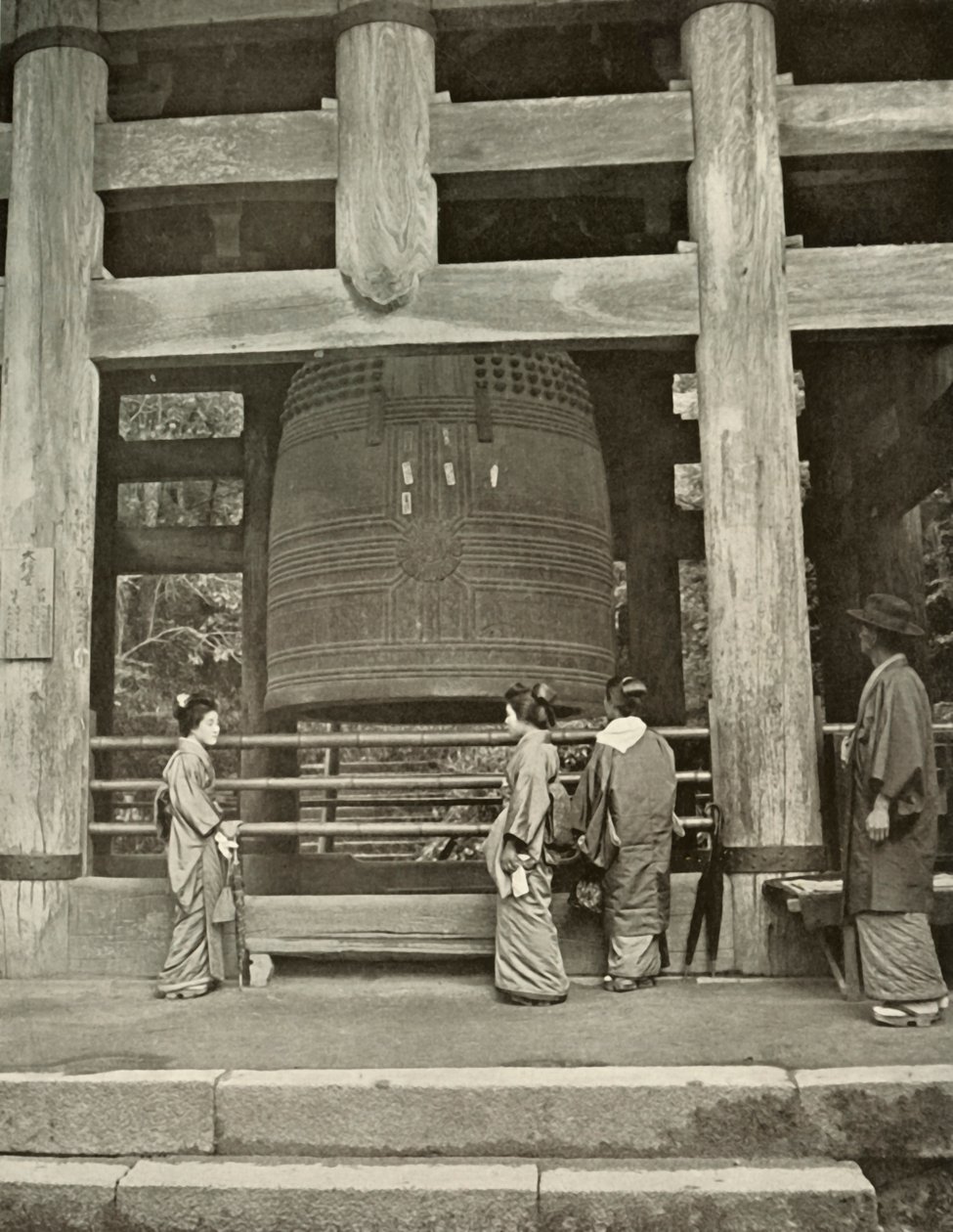 Chio-In寺的大钟，1910年。 作者 赫伯特·庞廷