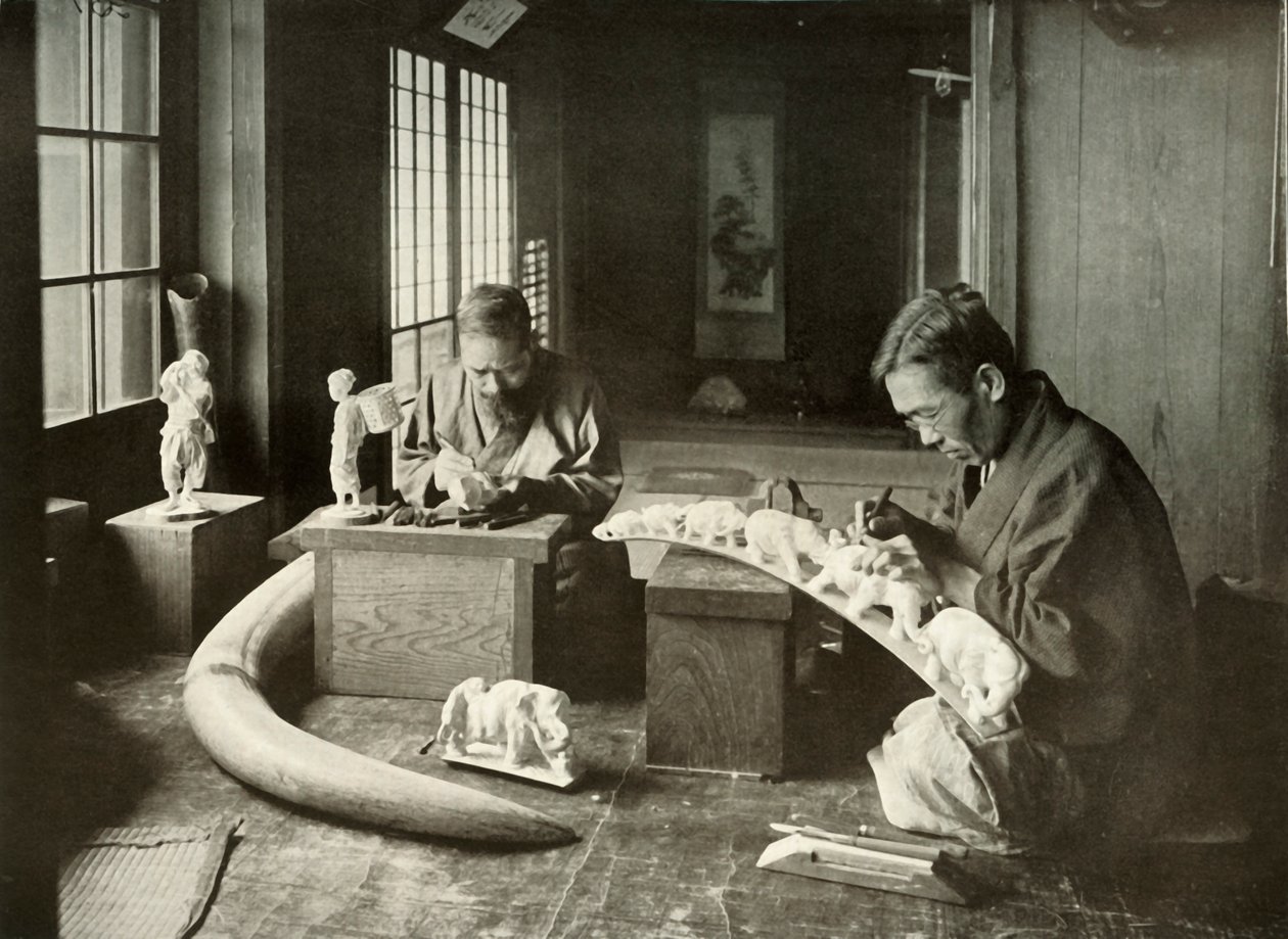 象牙雕刻师，1910年。 作者 赫伯特·庞廷