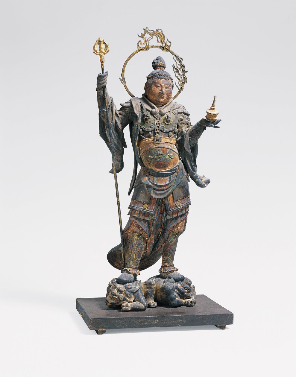 Bishamonten（多色木材，水晶，切割金箔和金属） 作者 肥后布士