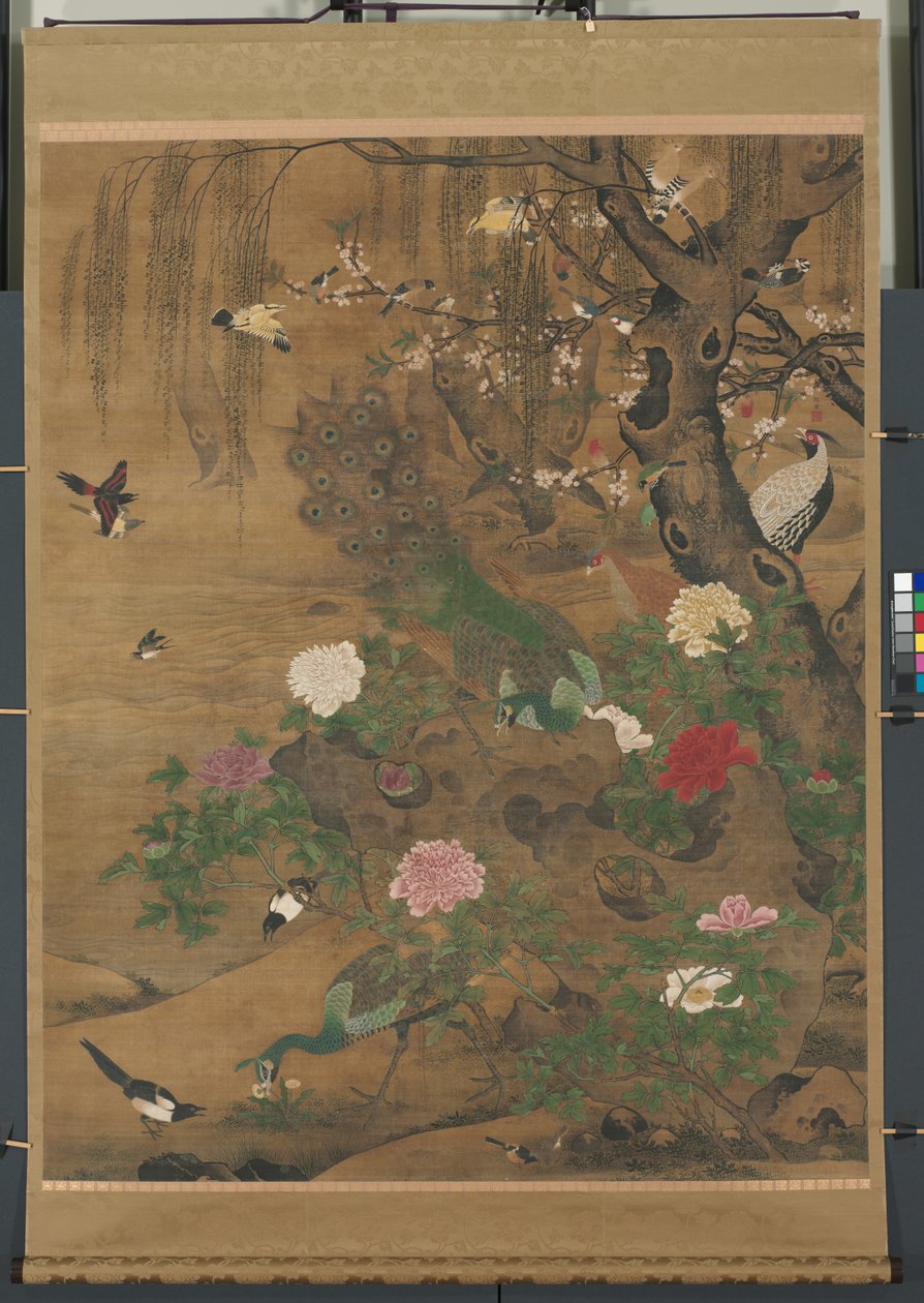立轴，鸟聚春柳下，1400 年代末至 1500 年初（绢本设色） 作者 洪寅