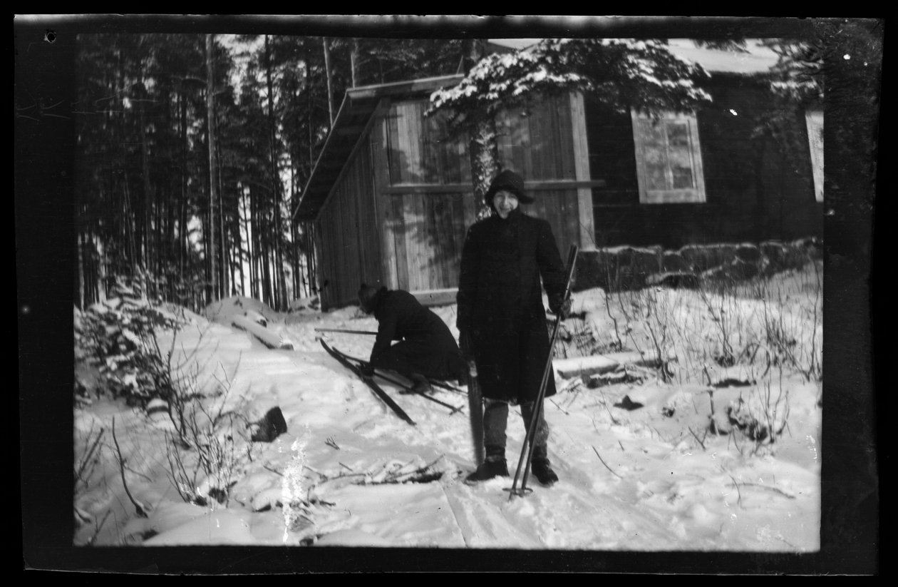 阿尔内-霍门（Arne Homén）和吉多-辛贝格（Guido Simberg）和他们的滑雪板 作者 雨果·辛伯格