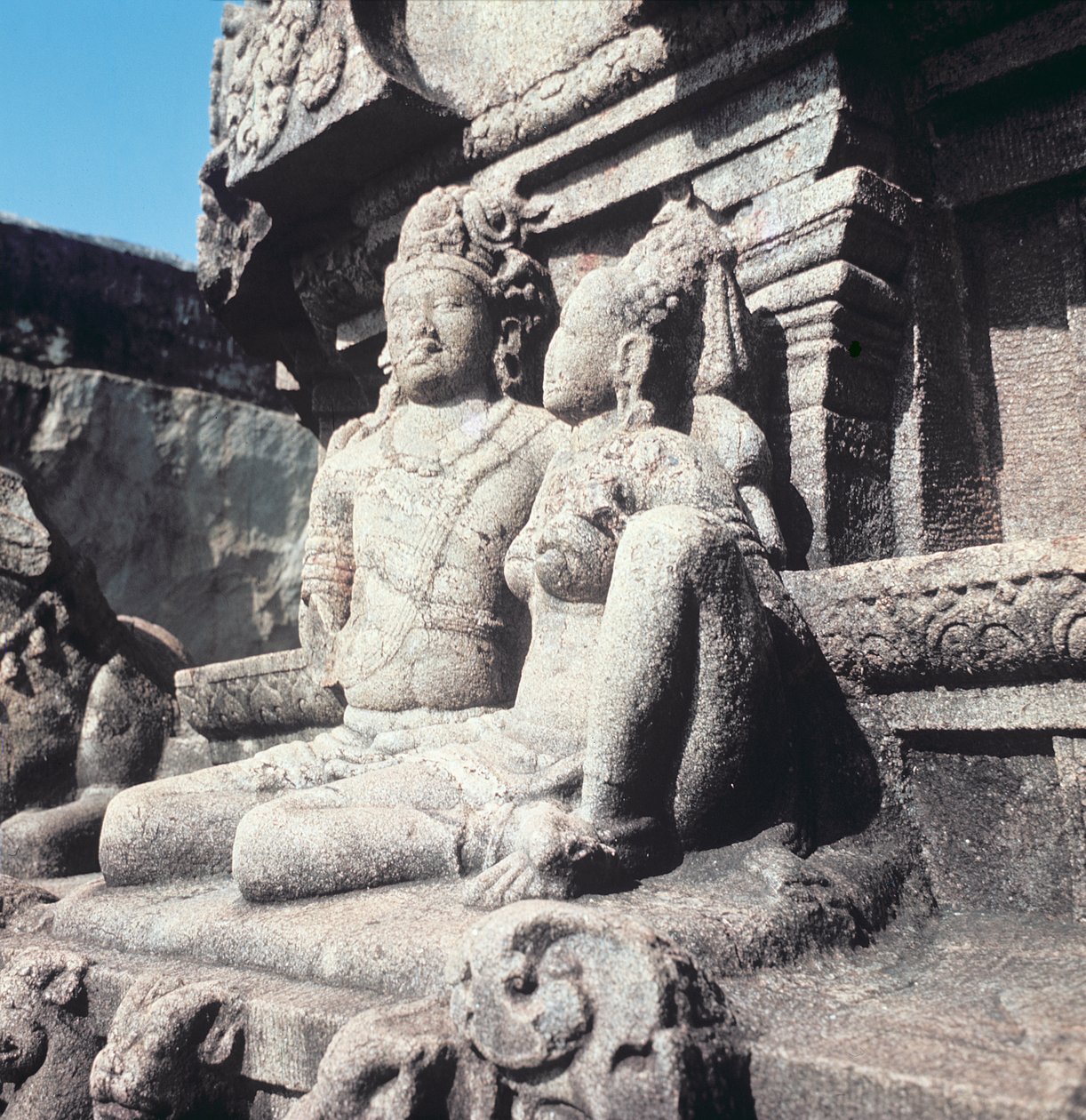 Shiva和Parvati的雕刻人物，公元800年 作者 印度学校