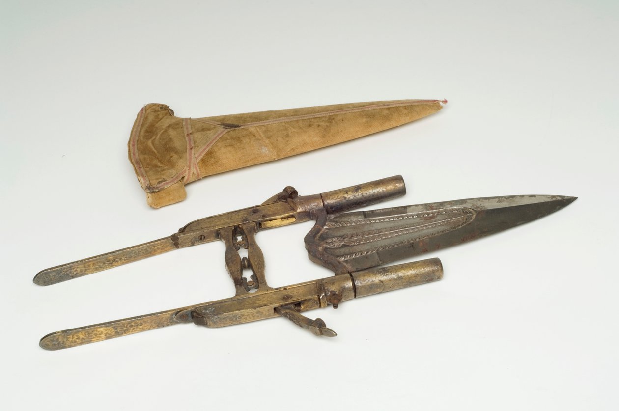 Sword，c.1800-35（金，木，金属） 作者 印度学校