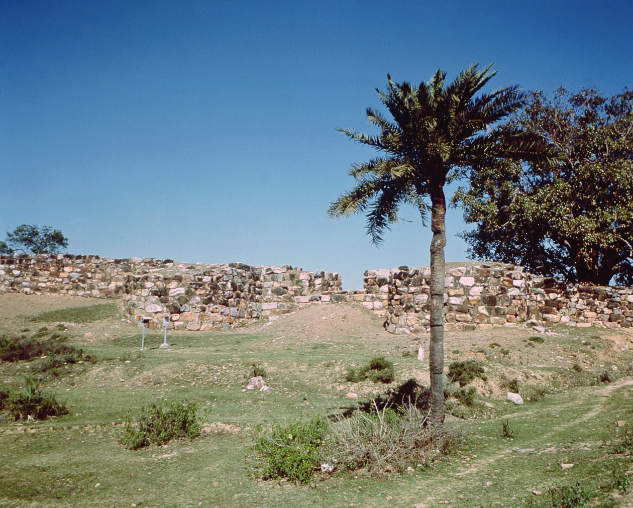 Cyclopean Wall，公元前5世纪 作者 印度学校