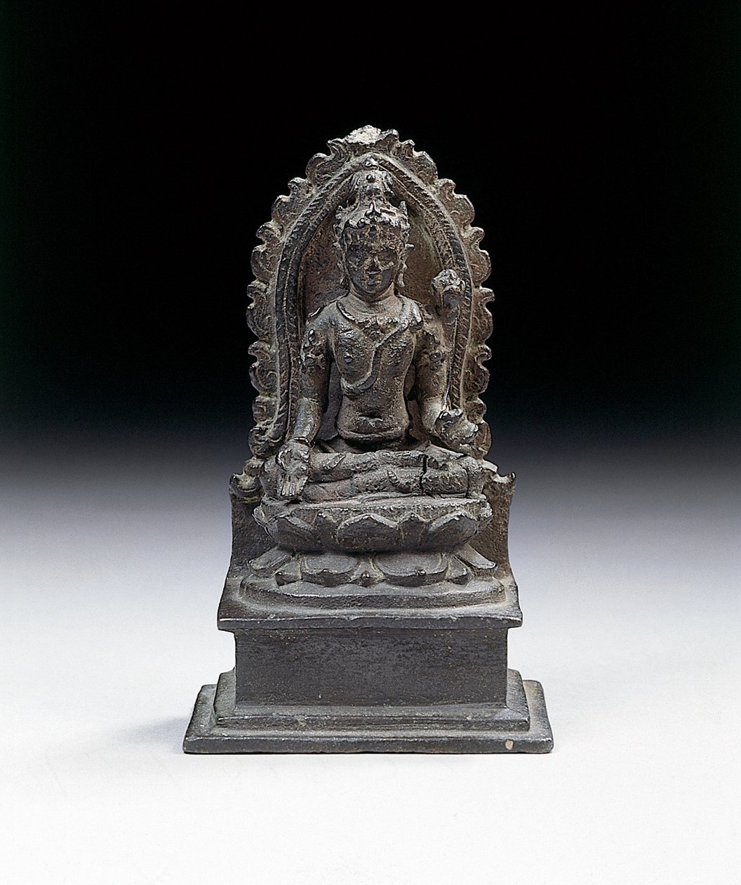 帕德玛帕尼（Padmapani）的爪哇人像，九世纪晚期（青铜器） 作者 印尼文