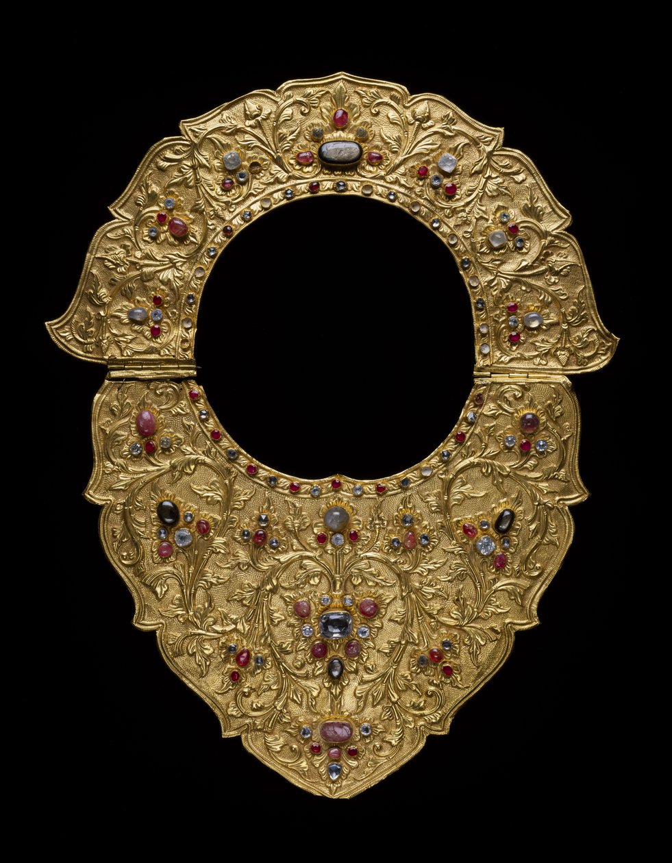 项链，巴厘岛Buleleng摄政区，约1890年（金，红宝石，蓝宝石和钻石） 作者 印尼学校
