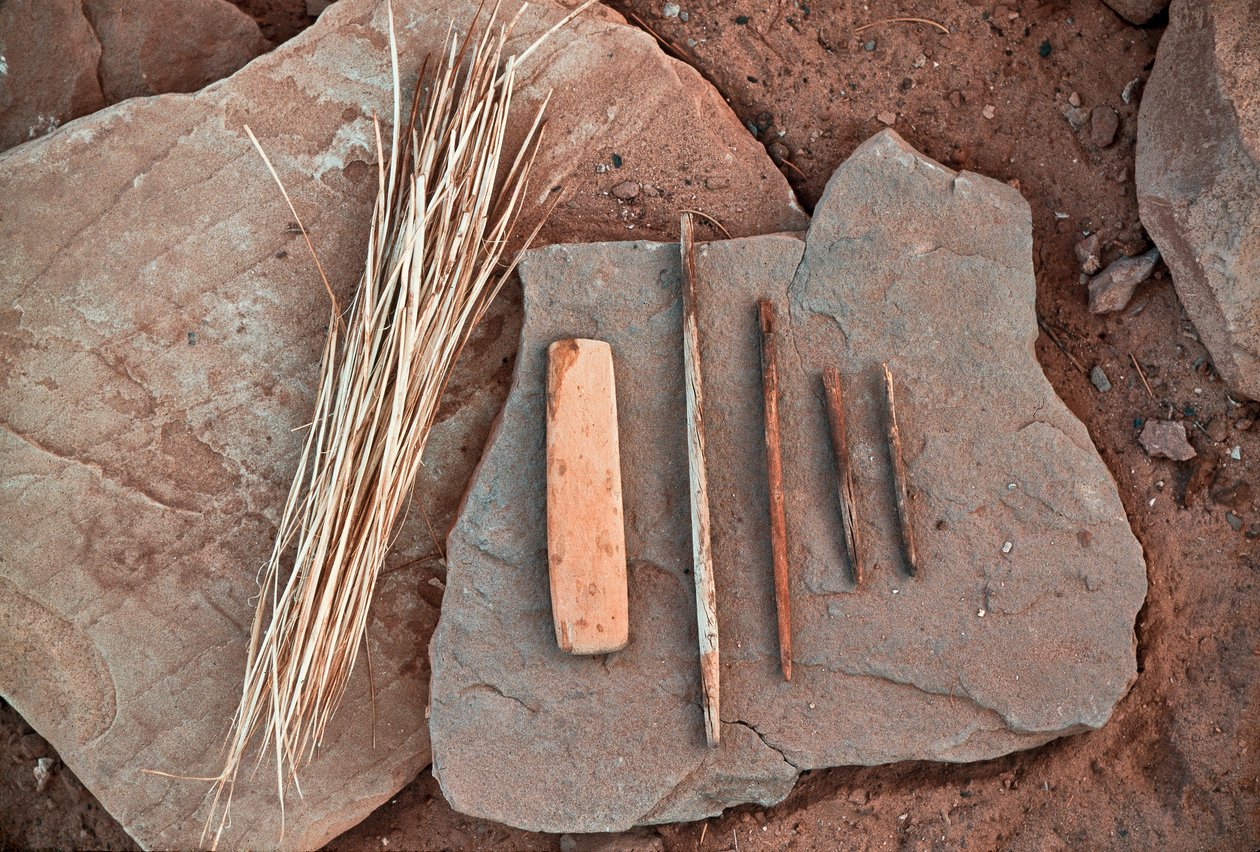 犹他州大峡谷岩石上的 Anasazi 工具，2009 年（照片） 作者 艾拉·布洛克