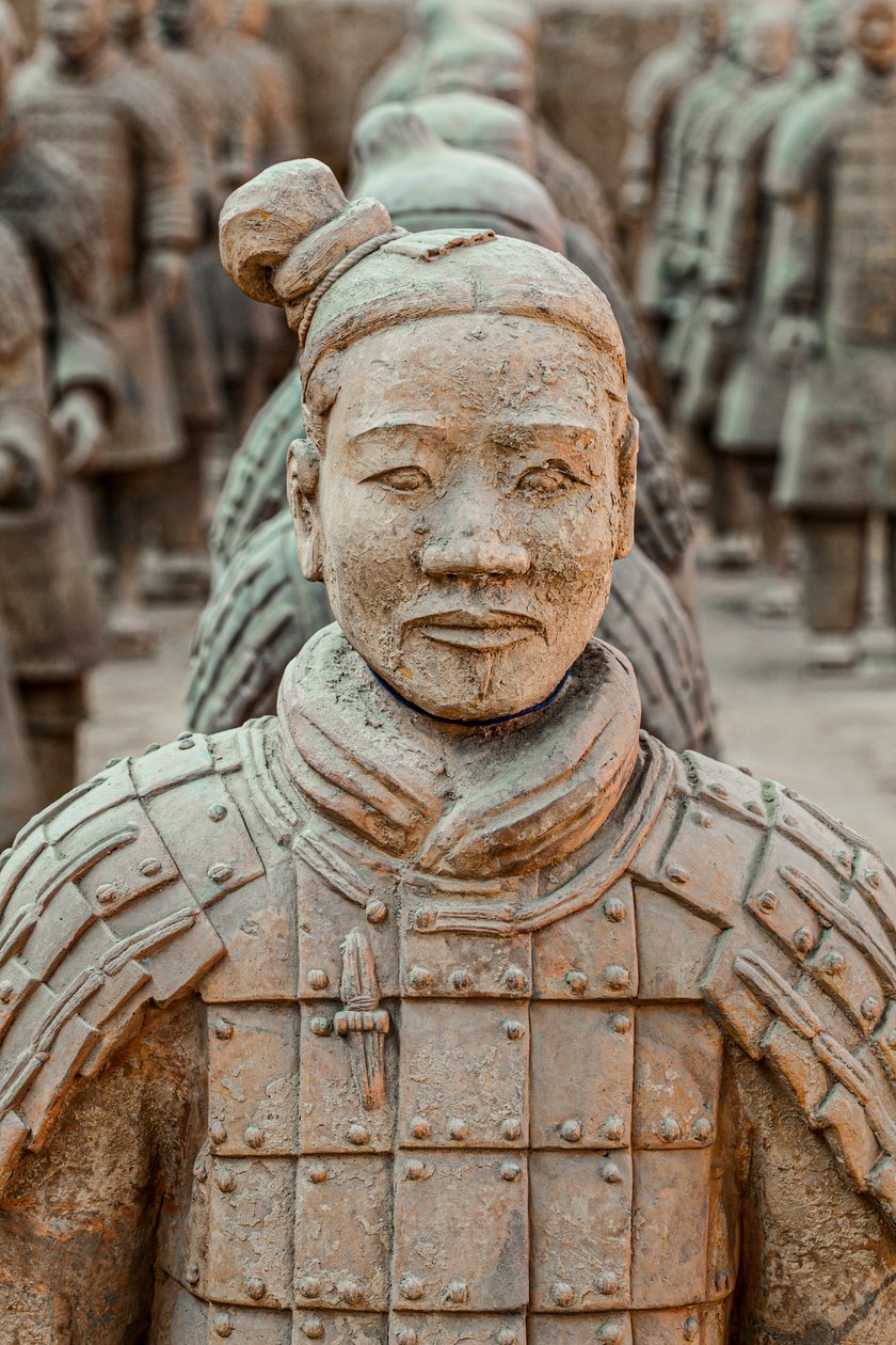 2009 年，兵马俑博物馆，1 号坑区域的各种兵马俑场景（照片） 作者 艾拉·布洛克