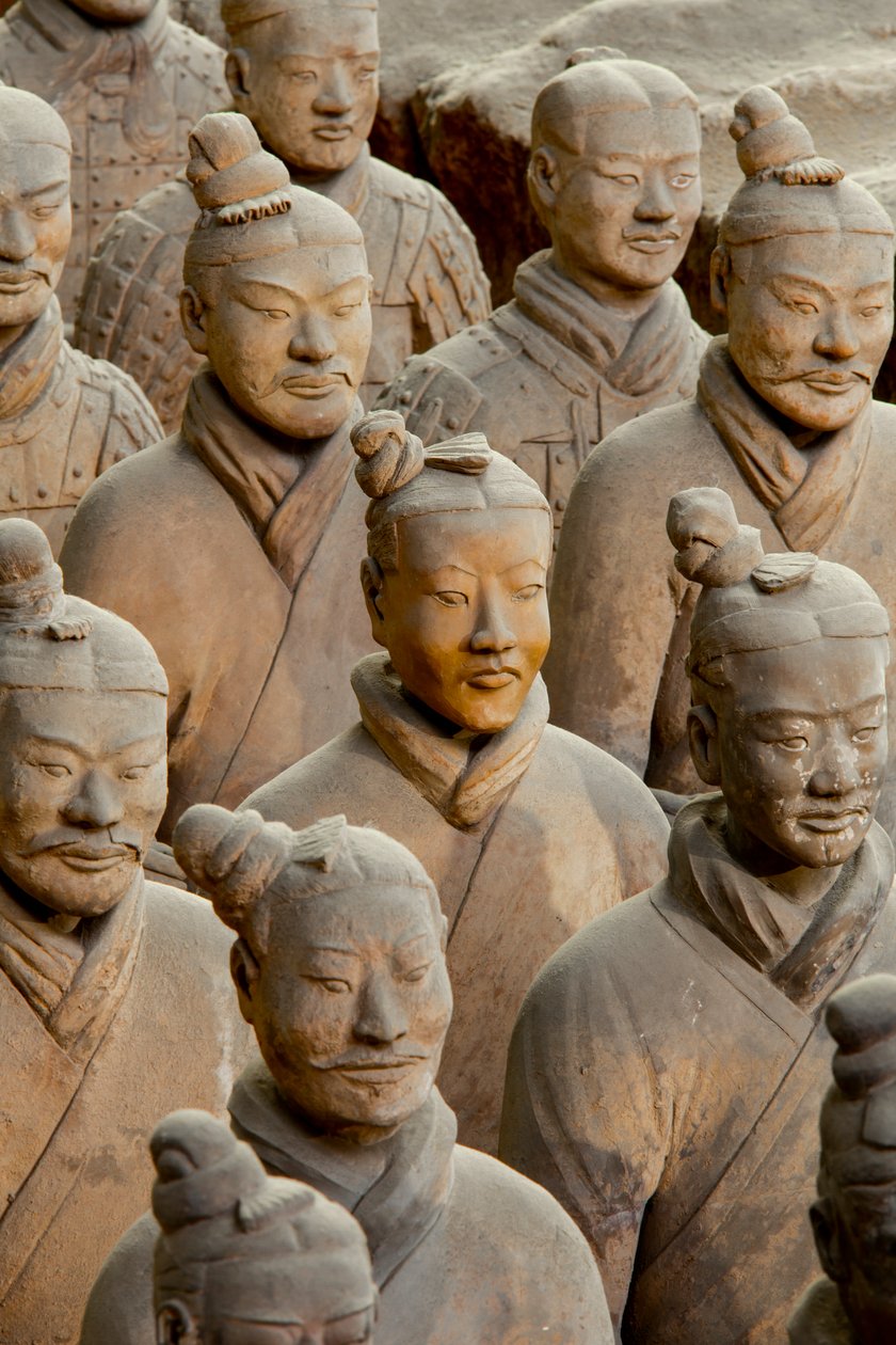 2009 年，兵马俑博物馆，1 号坑区域的各种兵马俑场景（照片） 作者 艾拉·布洛克