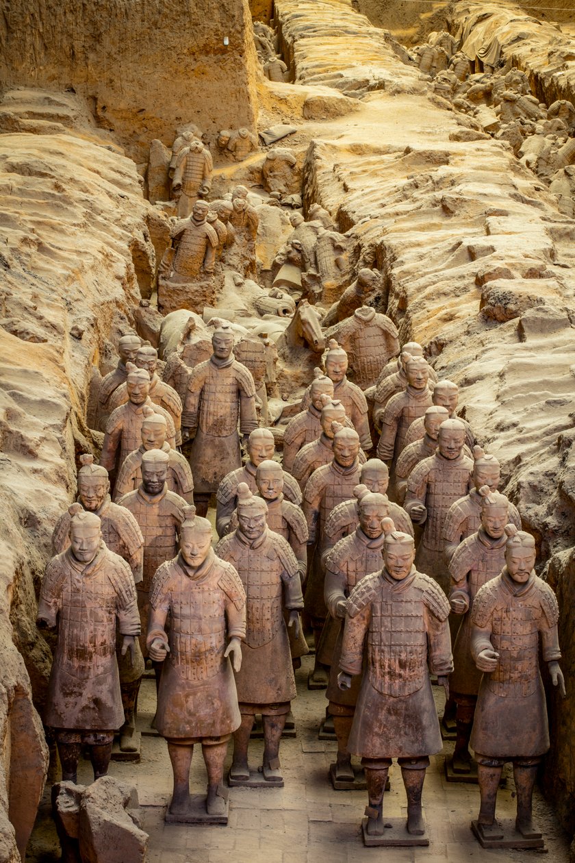 在兵马俑博物馆，1 号坑区域的各种兵马俑场景......，2009 年（照片） 作者 艾拉·布洛克