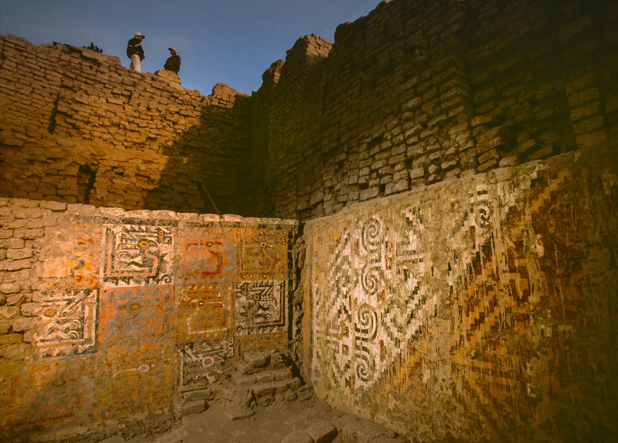 2005 年，El Brujo.... 的 Huaca Cao Viejo 墙上的精美艺术品（照片）。 作者 艾拉·布洛克