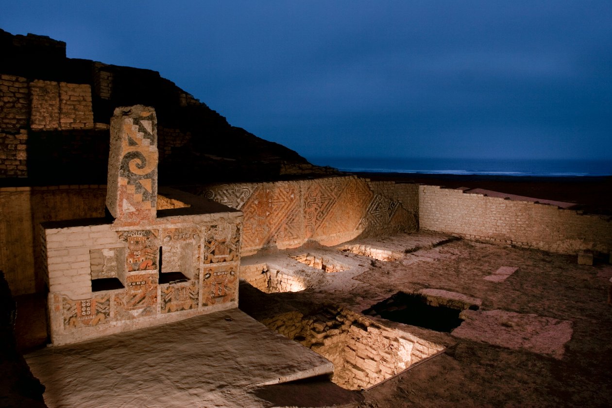 2005 年，"Rinconcito Gringo "的 El Brujo 夜景，以及四座墓葬（照片） 作者 艾拉·布洛克