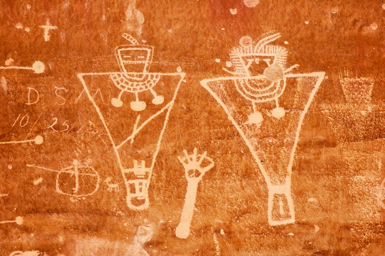 汤普森峡谷周围的岩画图像。这些板块具有弗里蒙特风格，2005 年（照片） 作者 艾拉·布洛克