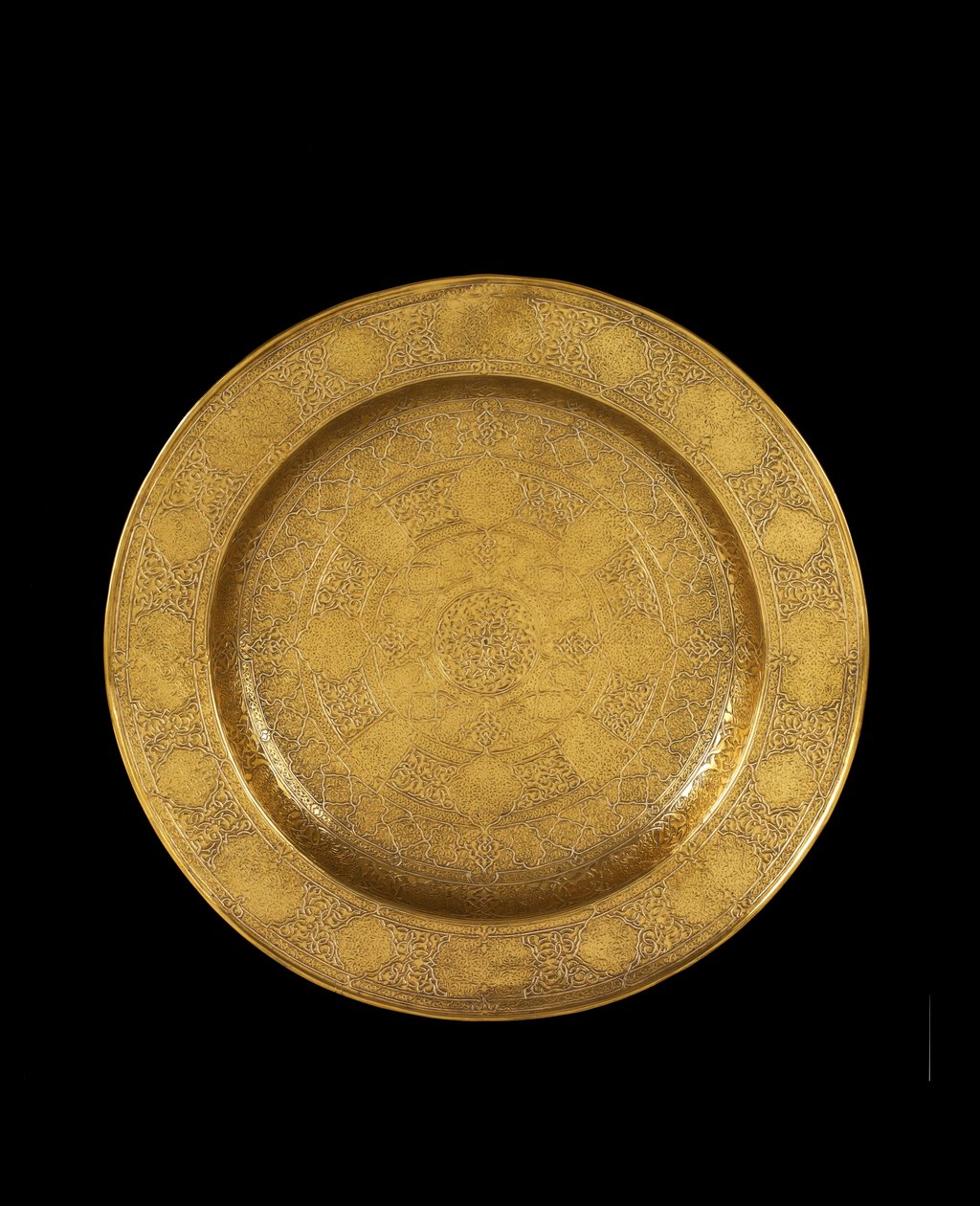 1575-99年，刻有黄铜且带有银质镶嵌并随后镀金的菜肴 作者 伊朗学校