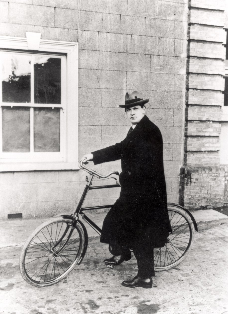 迈克尔柯林斯（1870-1922）与他着名的自行车 作者 爱尔兰摄影师