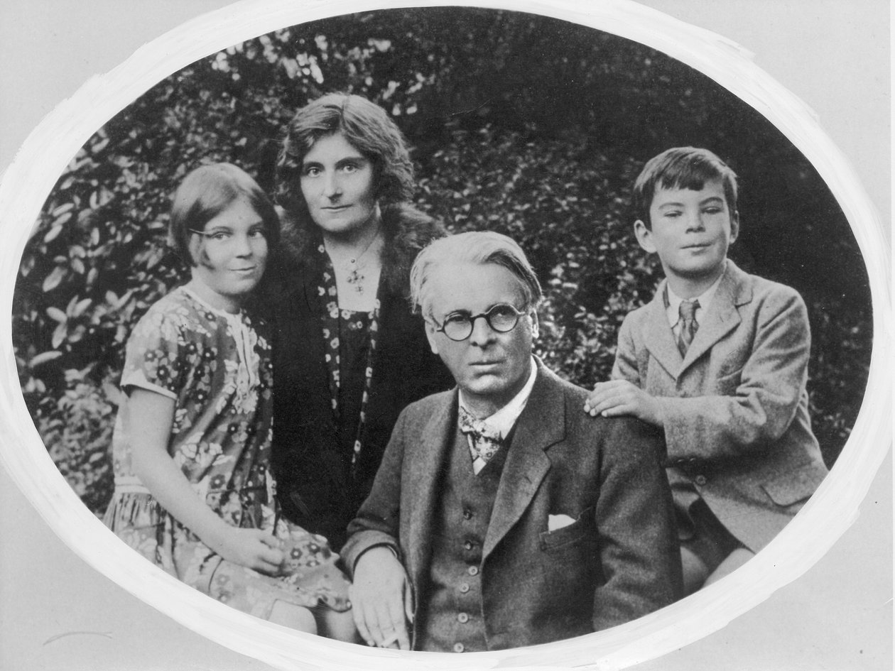 William Butler Yeats（1865-1939）和他的妻子Georgie Hyde Lee以及孩子Anne和Michael 作者 爱尔兰摄影师