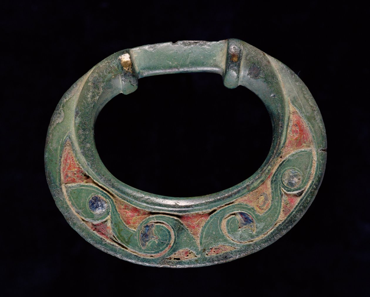 铁环（terret），铁器时代（铸造青铜，红色和蓝色玻璃镶嵌） 作者 铁器时代