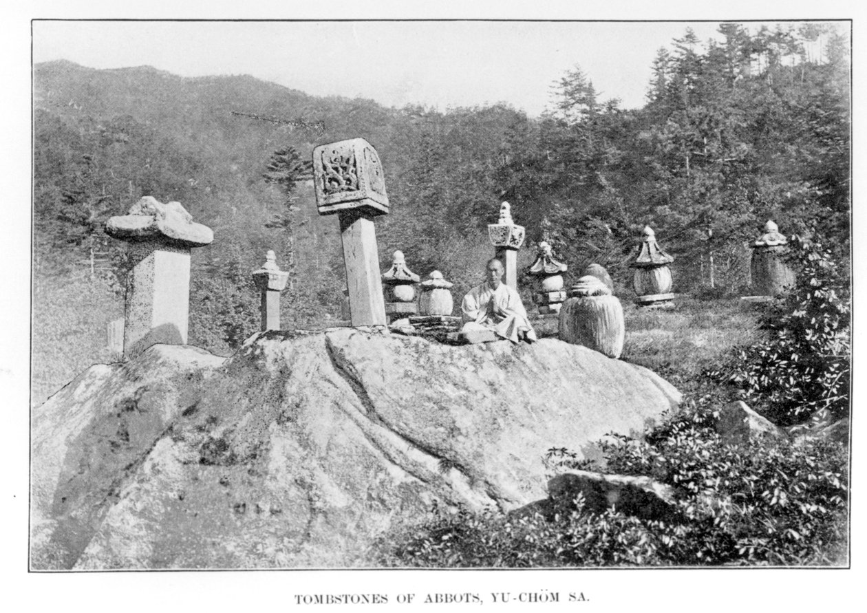 Yu-Chom-Sa佛教寺院，来自韩国和她的邻居伊莎贝拉伯德，1898年出版（bw照片） 作者 伊莎贝拉·伯德