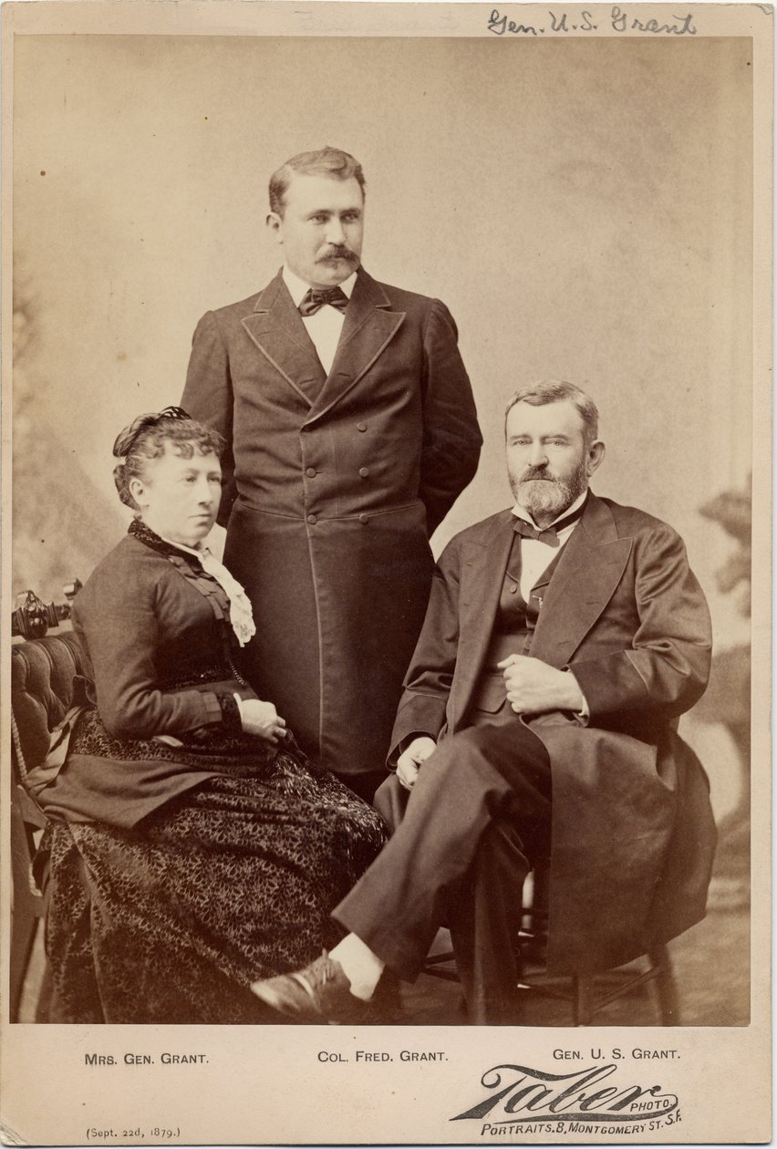 Julia T（Dent）Grant（1826-1902）;尤利西斯辛普森格兰特（1822-85），联合军将军，美国第18任总统; Frederick Dent Grant上校（1850-1912）（蛋白照片） 作者 以赛亚·泰伯