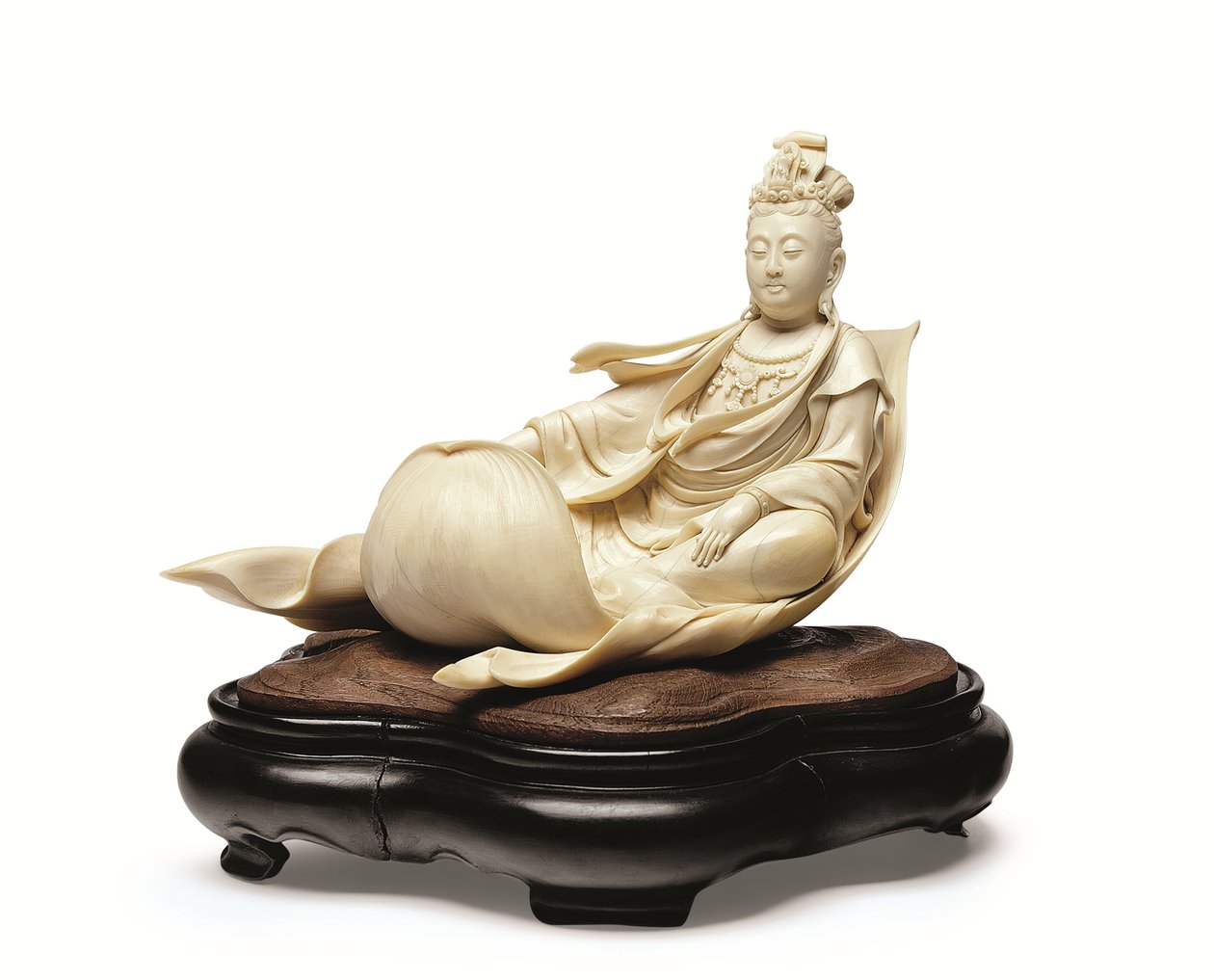 象牙雕刻的荷叶观音，明治时期，十九世纪末（象牙木座） 作者 石川公明