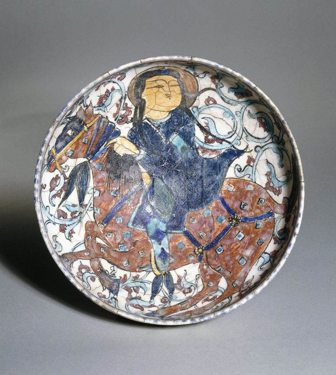描绘着骑兵被花卉图案包围的mina“ i碗，约1200年 作者 伊斯兰学校