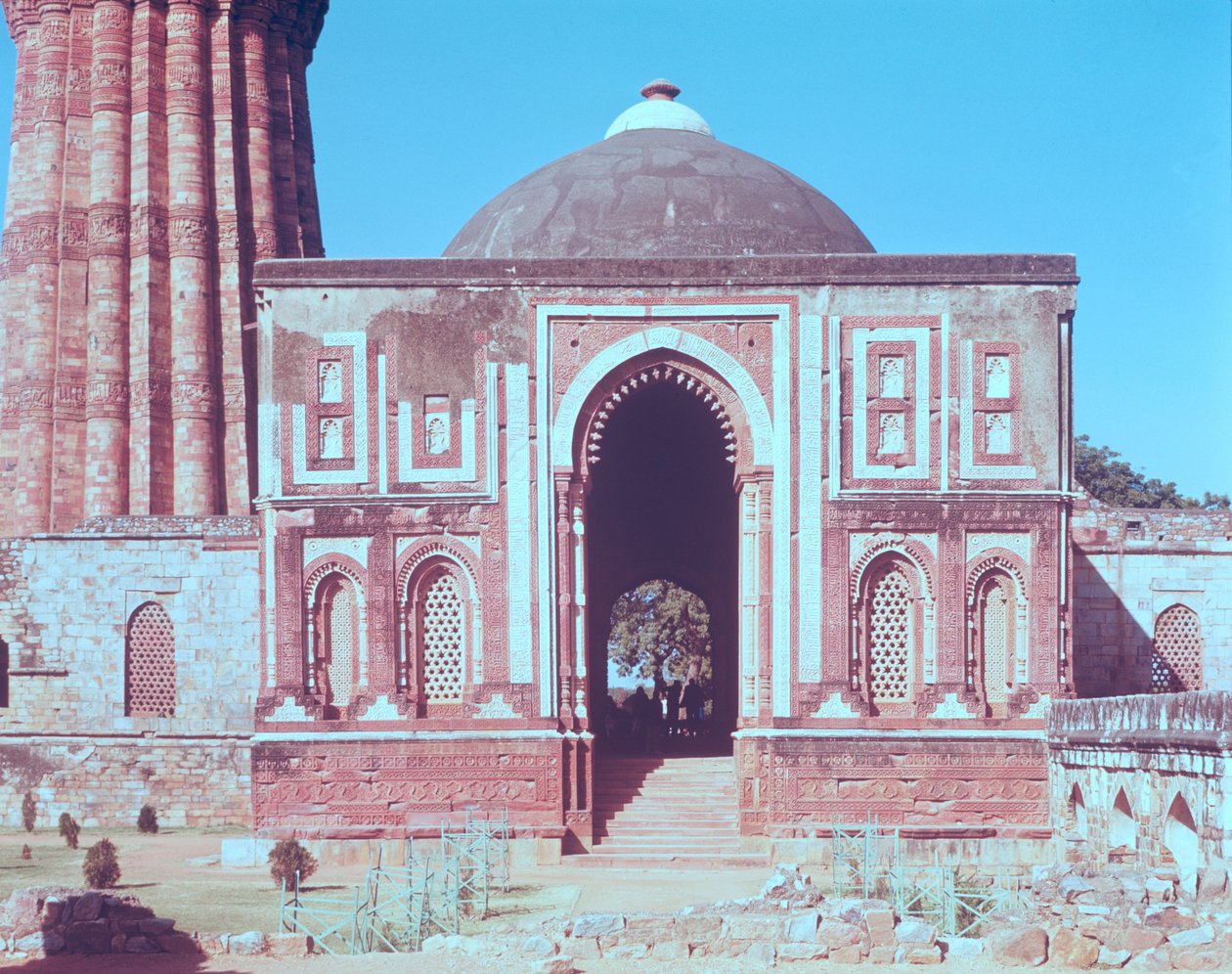 Alai Darwaza，由Ala-ud-Din Khalji建造，1311年 作者 伊斯兰学校