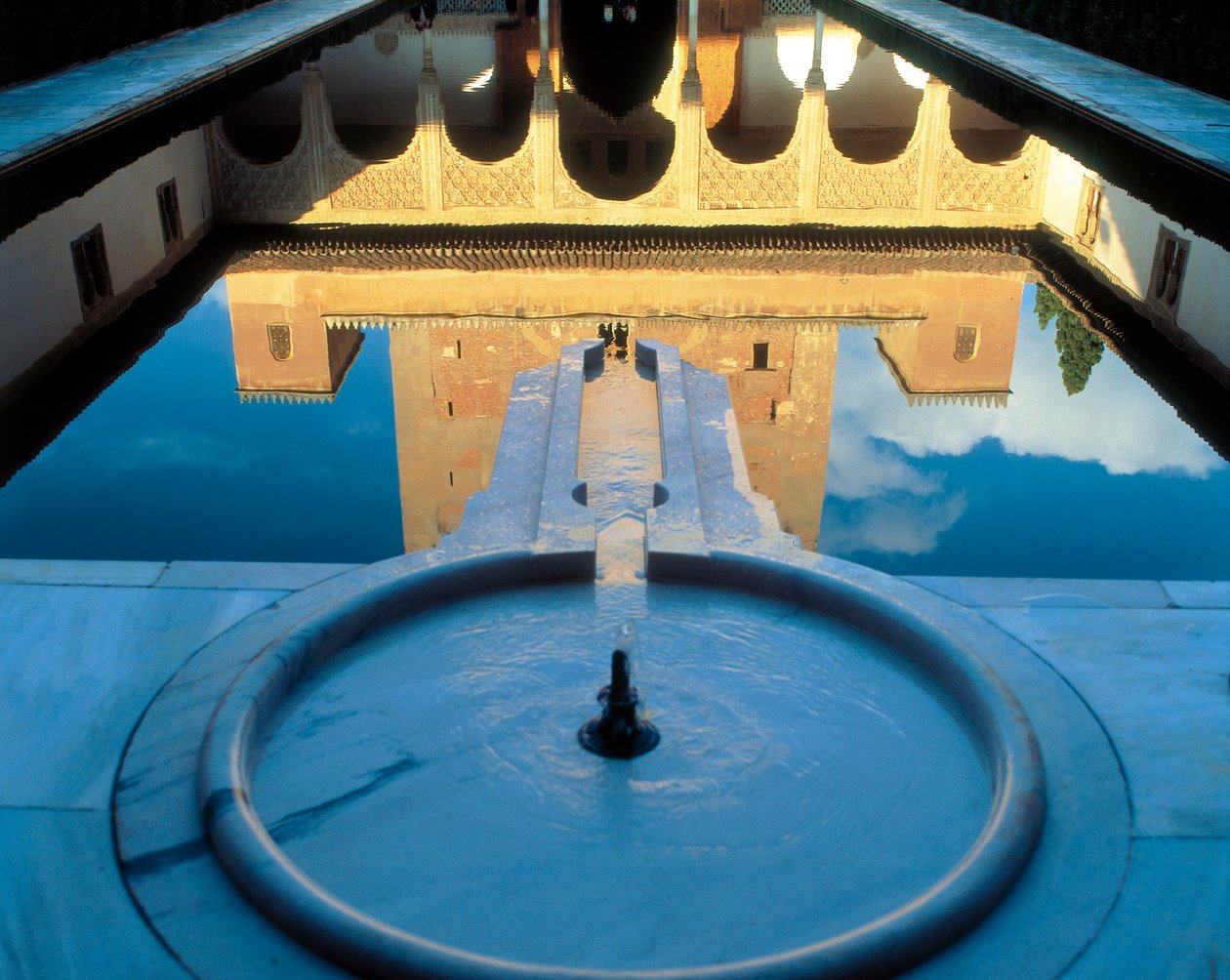 Court of the Myrtles, Comares Palace, Alhambra 作者 伊斯兰学校