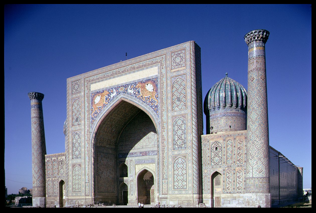 Shirdar Madrasa的门面，帖木儿时期，Rigestan广场，c.1619-35 作者 伊斯兰学校
