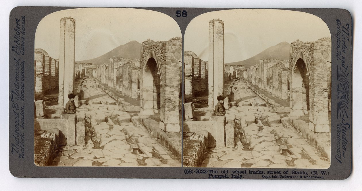 1895年安德伍德旅行图书馆，庞贝城Stabian街上的旧轮子轨道（棕褐色照片） 作者 意大利摄影师