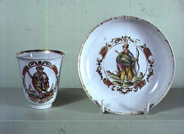 杯子和碟子，Vezzi工厂，威尼斯，c.1725（瓷器） 作者 意大利学校
