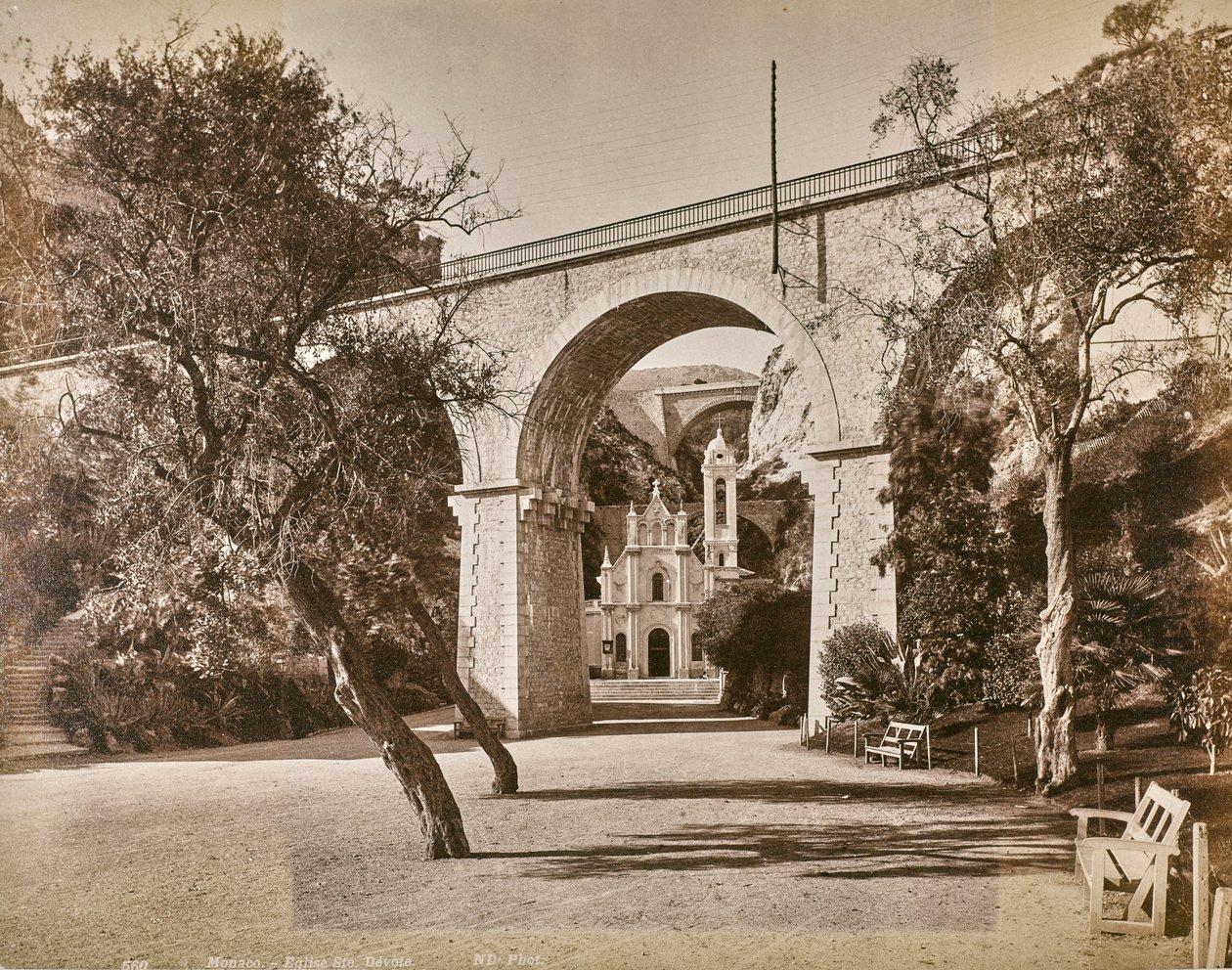 专辑“热那亚和比萨”：摩纳哥圣德沃特教堂，约 1880-90 年（黑白照片） 作者 意大利摄影师