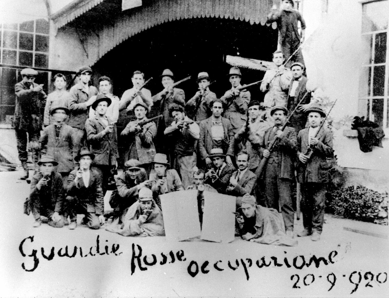 1920 年意大利共产党人占领了一家工厂。 作者 意大利摄影师