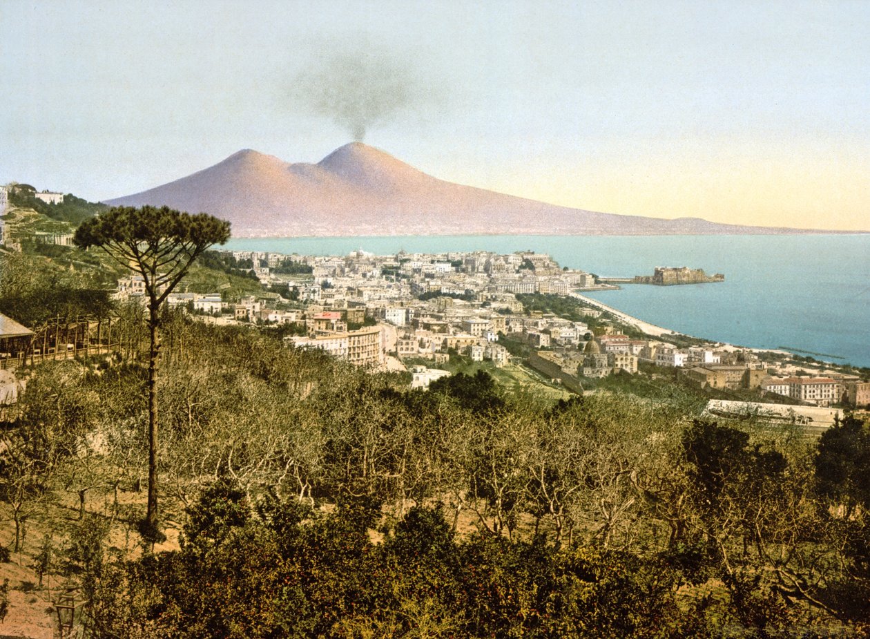 维苏威火山看法横跨那不勒斯海湾，1890-1900 作者 意大利摄影师