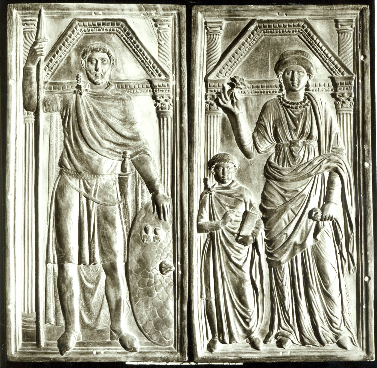 Diptych描绘了Stilicho（c.365-408），Serena和Eucharius 作者 意大利学校
