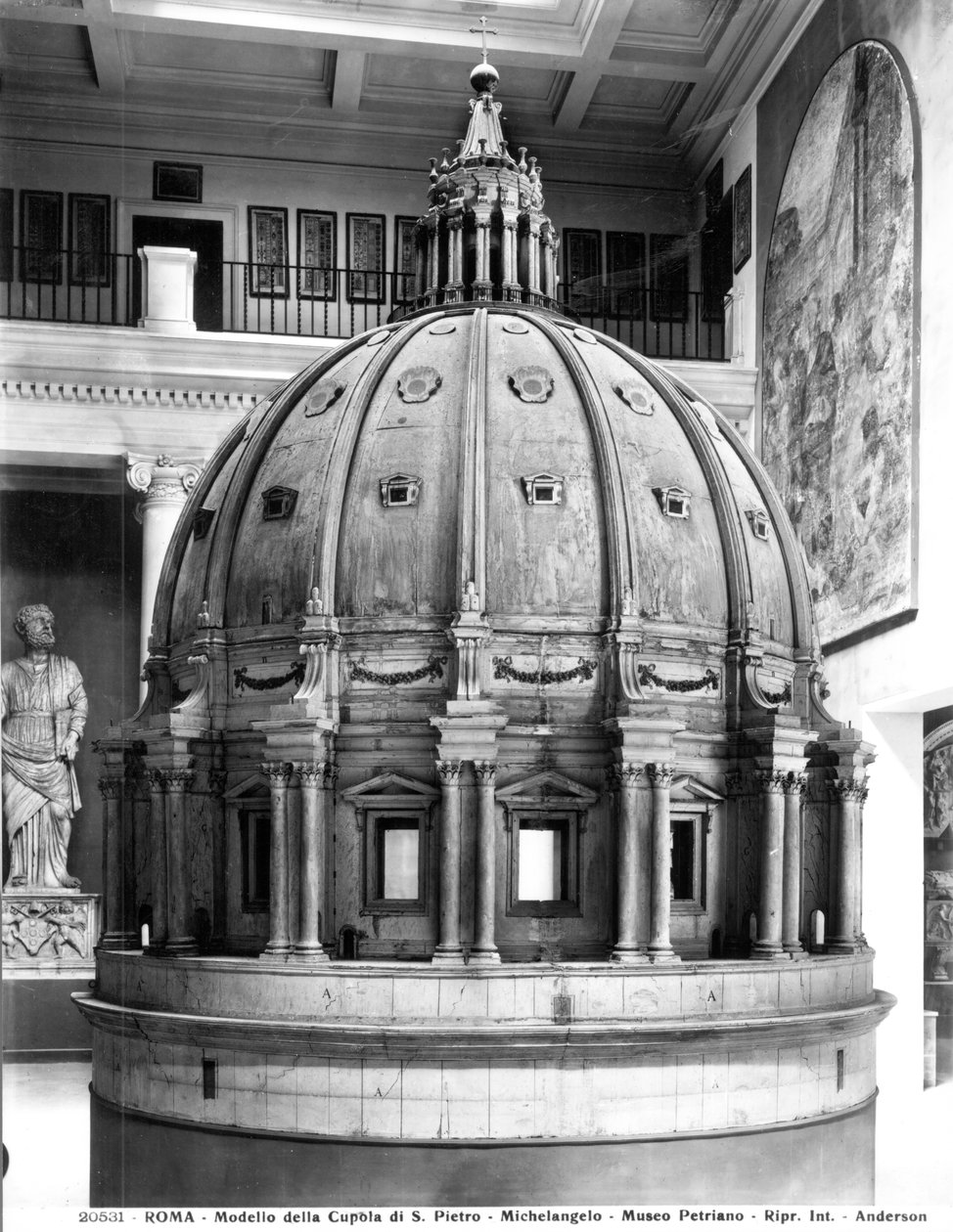 圣彼得斯圆顶模型，由米开朗基罗（1475-1564）设计，由Giacomo della Porta（1533-1602）于1588  -  90年建造（木材） 作者 意大利学校