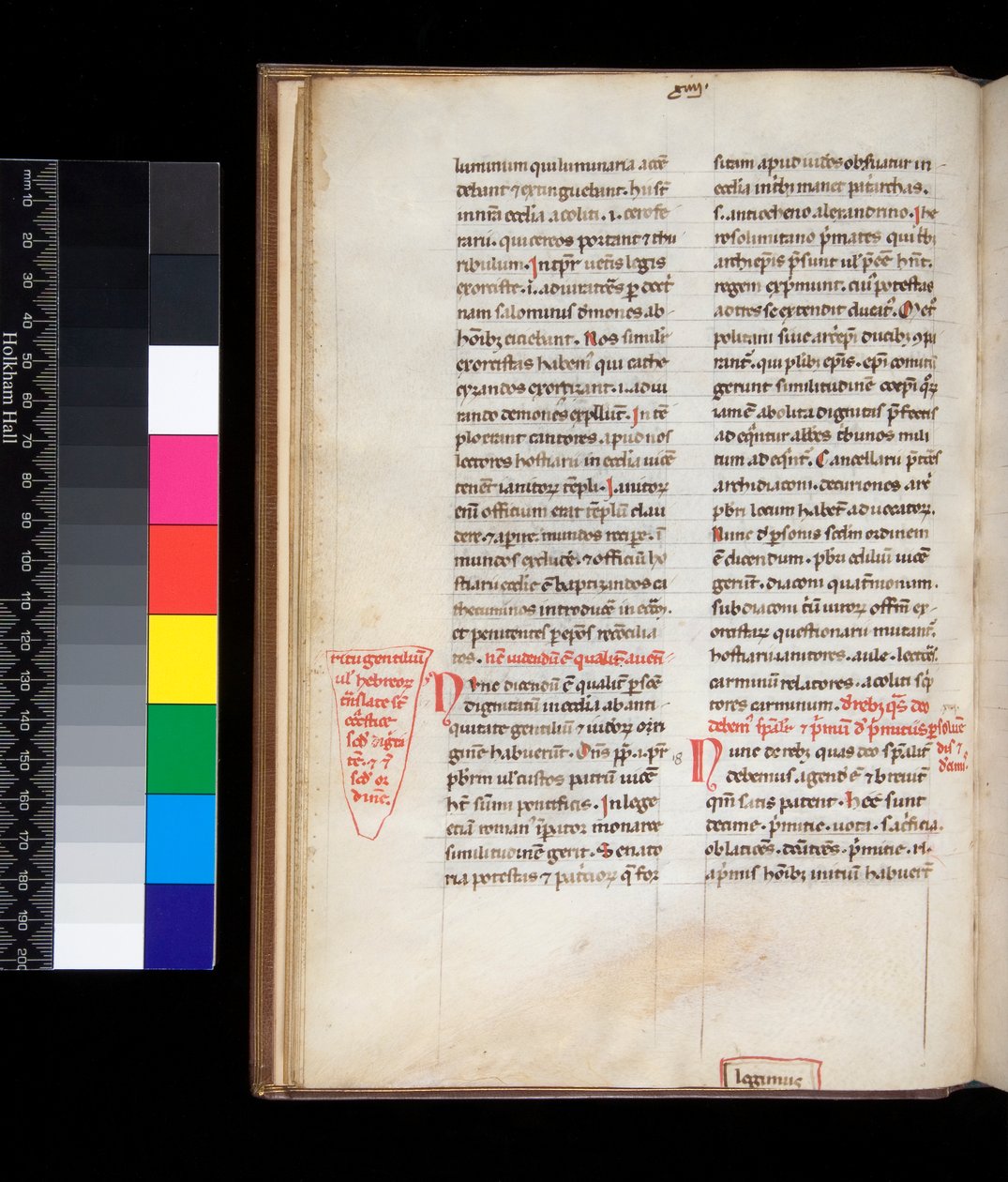 165号文件。Johannes Belethus, Summa de ecclesiasticis officiis, f.13v.哥特式手抄本的例子，有红色的标点和边框更正 作者 意大利学校
