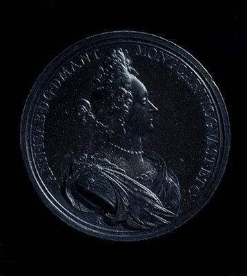 1698年铸造的曼图亚的安娜-伊莎贝拉肖像奖章的正面。铭文。ANN-I SAB- D G MANT MONT CAR VIL GVAST ET C（银）（背面见119198）。 作者 意大利学校