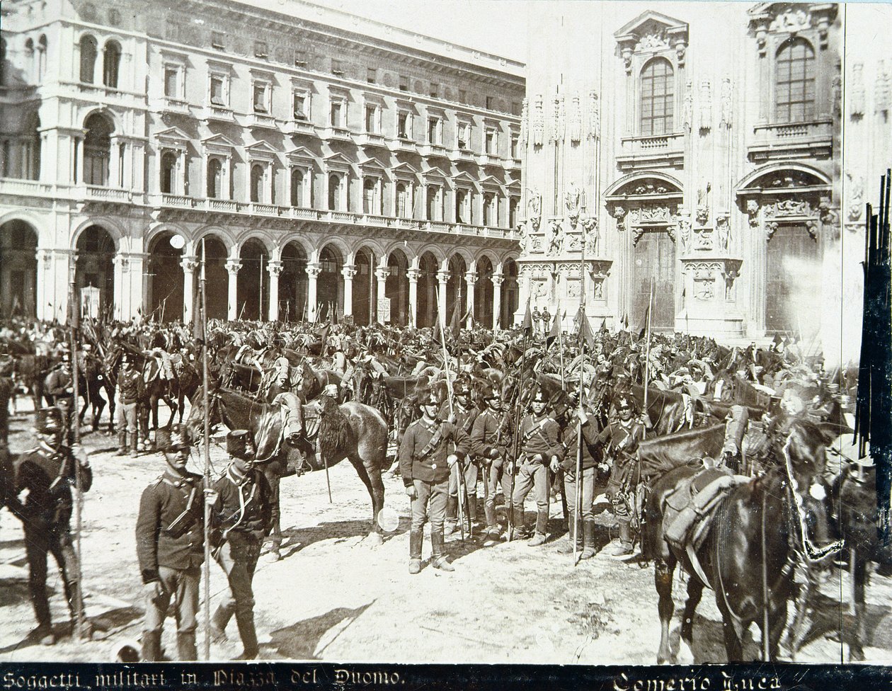 1898年5月6日至9日在米兰发生骚乱期间，在巴瓦贝卡里斯将军的指挥下，在大教堂前的士兵 作者 意大利学校