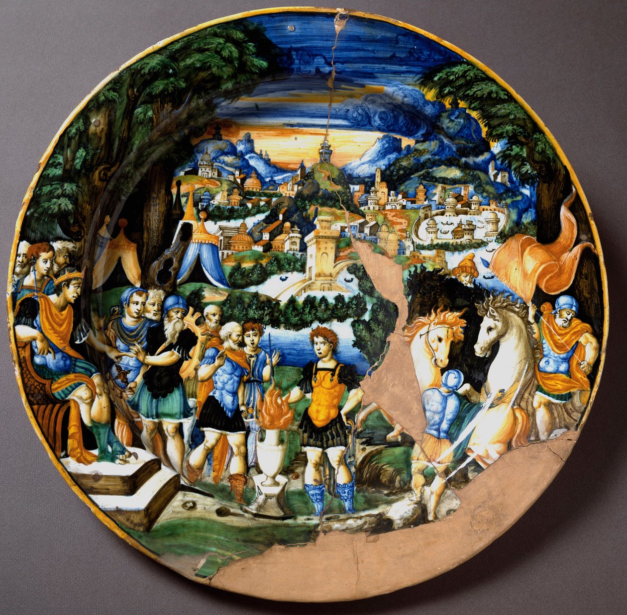 英雄Caius Mucius Scaevola 面对伊特鲁里亚国王Porsenna。 意大利乌尔比诺工厂 Fontana 生产的陶瓷板。 1560 佛罗伦萨附近，Museo Nazionale del Bargello 作者 意大利学校
