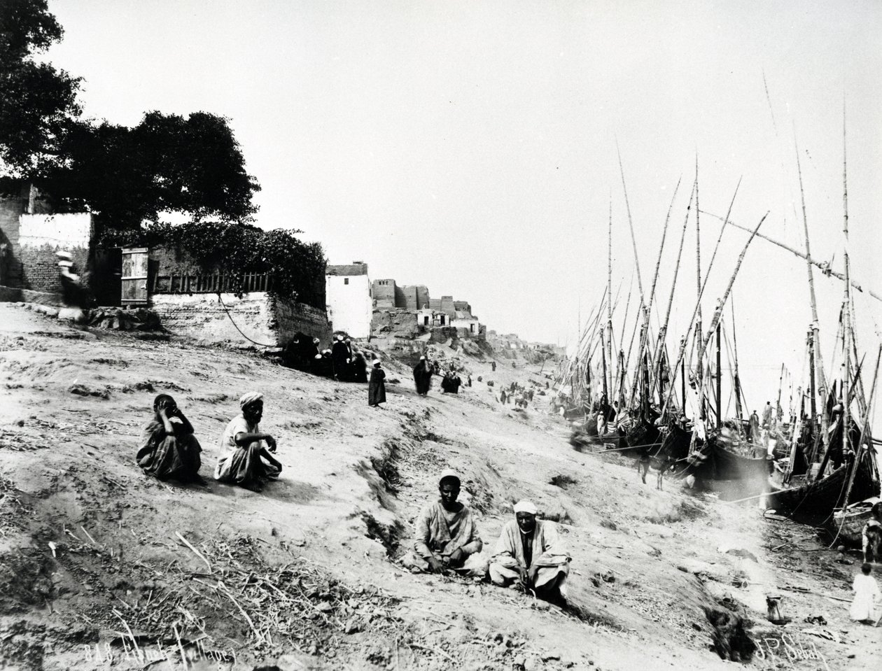 尼罗河上的村庄，1880年 作者 帕斯卡·塞巴（J. Pascal Sebah）