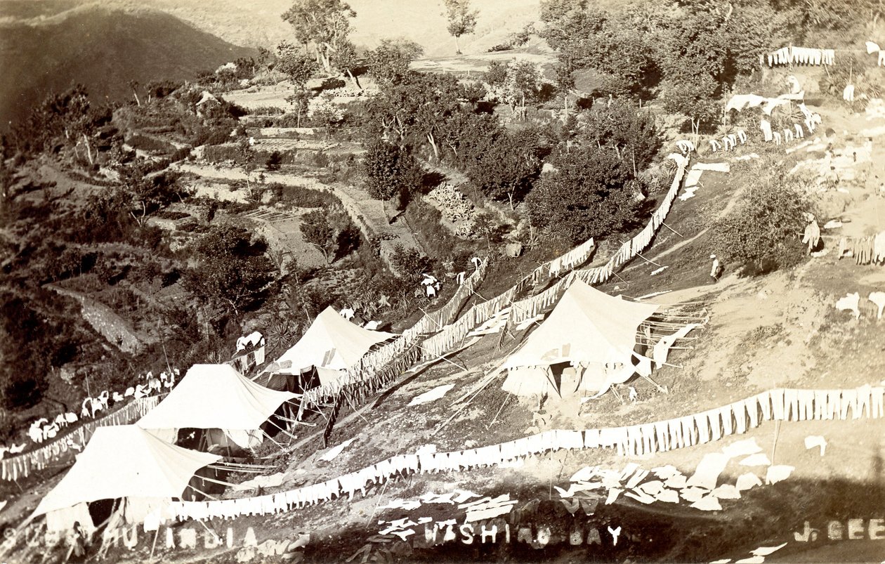 印度苏巴图洗涤湾，c.1900-1930（棕褐色照片） 作者 杰·吉