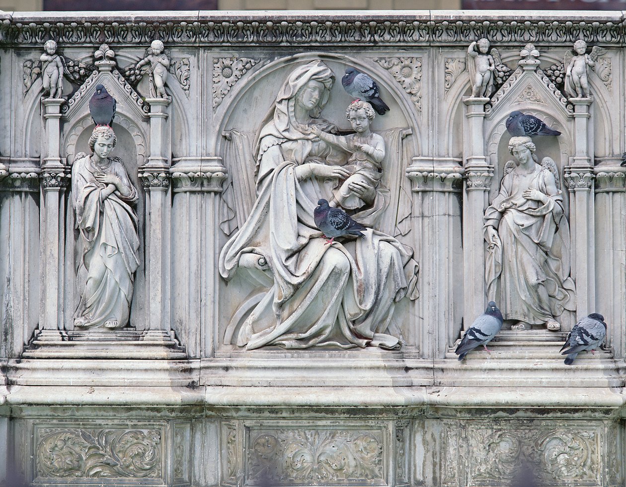 处女和儿童与圣徒，Fonte Gaia的中间部分，锡耶纳，1414-19（大理石） 作者 雅各布·德拉·奎尔西亚