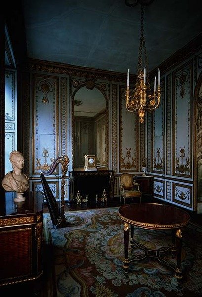 雅克-韦伯克特(1704-71)用白色和金色镶板装饰的王后内厅(Cabinet Interieur de la Reine)(照片) 作者 雅克·安格·加布里埃尔