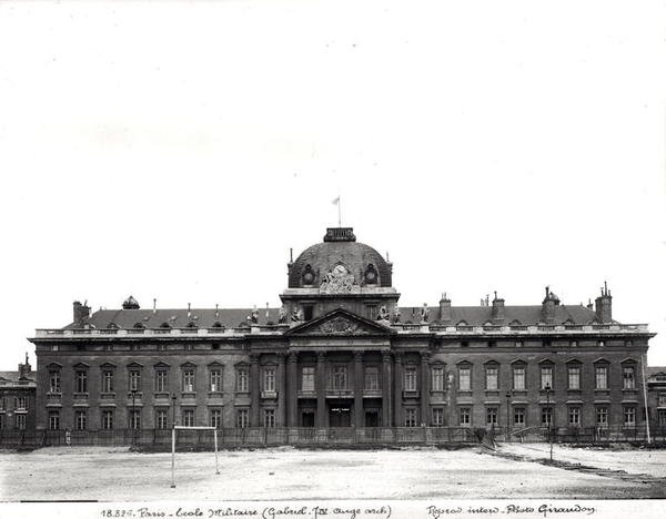 高等军事学校的立面和圆顶，建于1751年至1773年 作者 雅克·安格·加布里埃尔