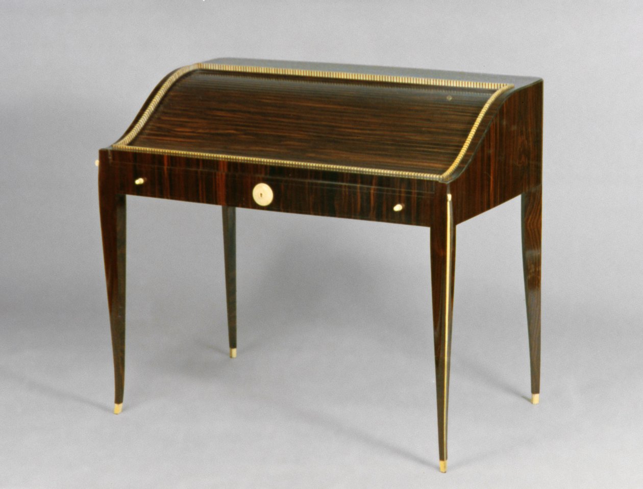 Bureau de Dame，1923（木材和象牙） 作者 雅克·埃米尔·鲁尔曼