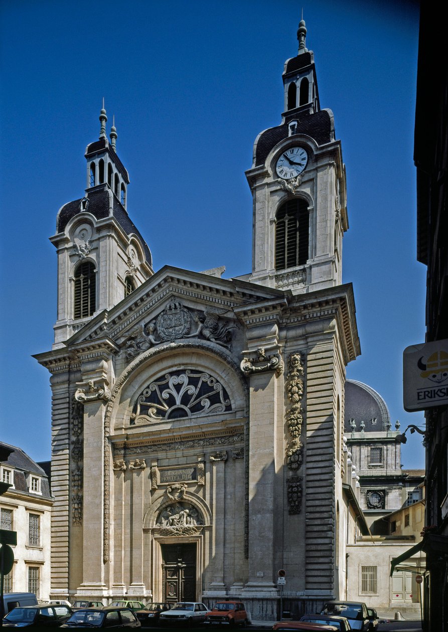 由建筑师 Jacques Germain Soufflot（1713-1780 年）重新设计的迪厄酒店（Hotel-Dieu）（12 至 13 世纪）的教堂景观。 里昂、罗纳 作者 雅克·格曼（Jacques Germain）Soufflot